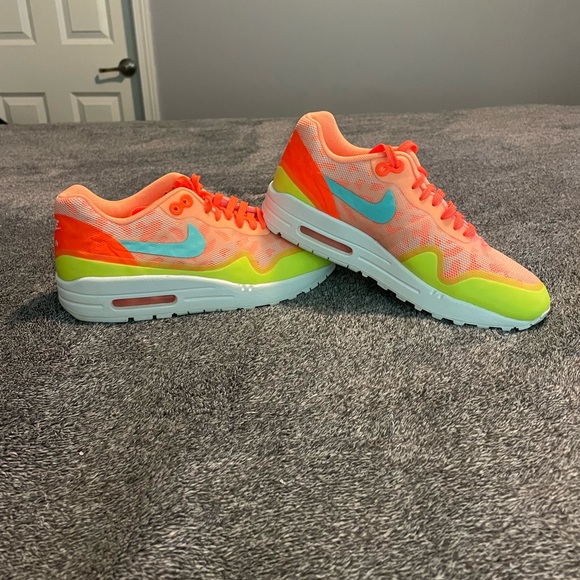 Nike Shoes - Nike Air max size 6 womens or 4.5y